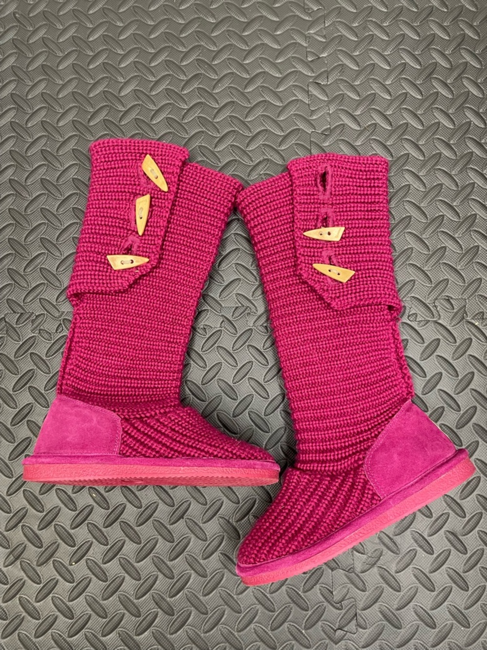 Bearpaw Knit Boots In Hot Pink Size 5 Womens - DEFECT: Button Detached(included)